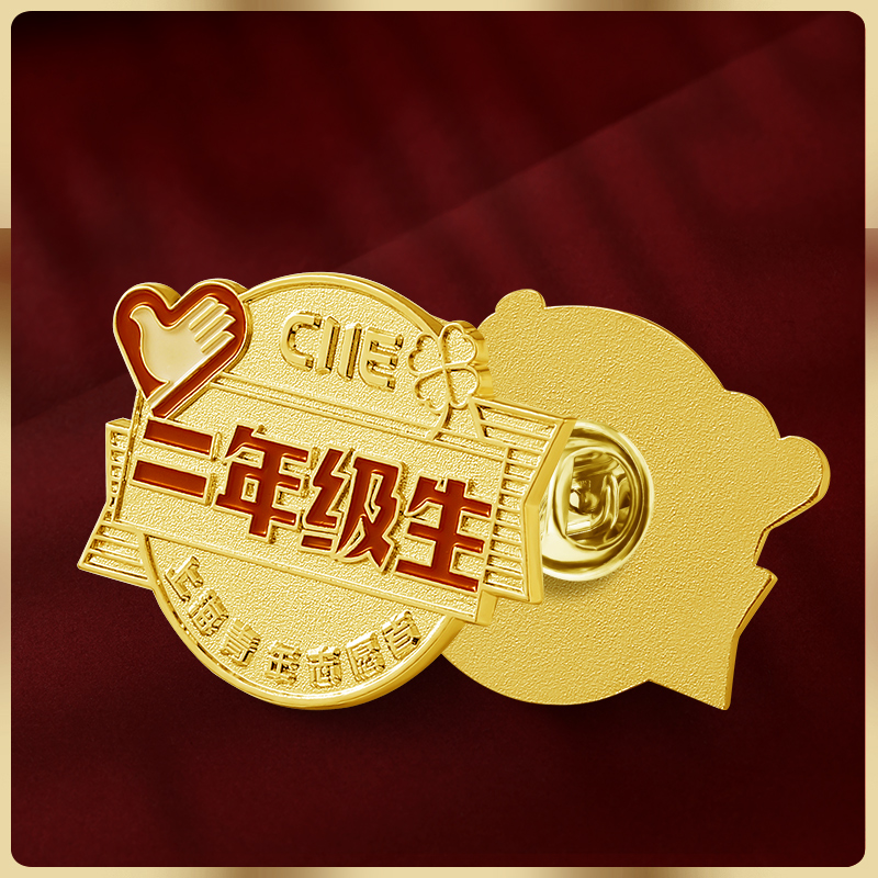 High quality newest pin badge custom logo