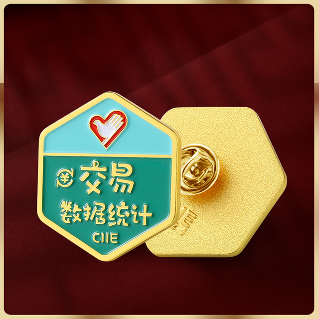 High quality newest pin badge custom logo