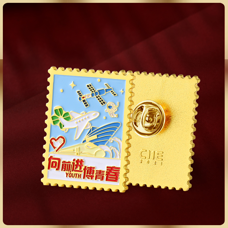 High quality newest pin badge custom logo